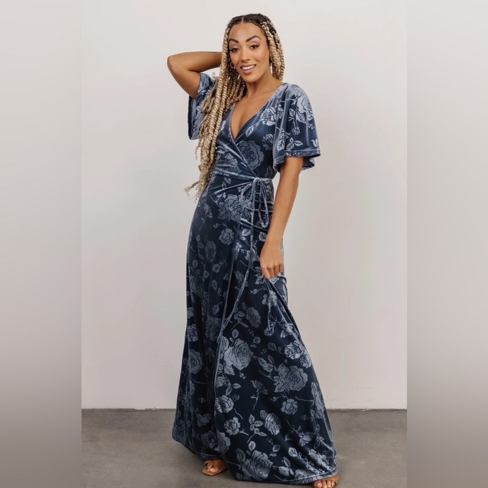 Brand NWT Baltic Born Danielle Embossed Velvet Maxi Dress - Size Medium